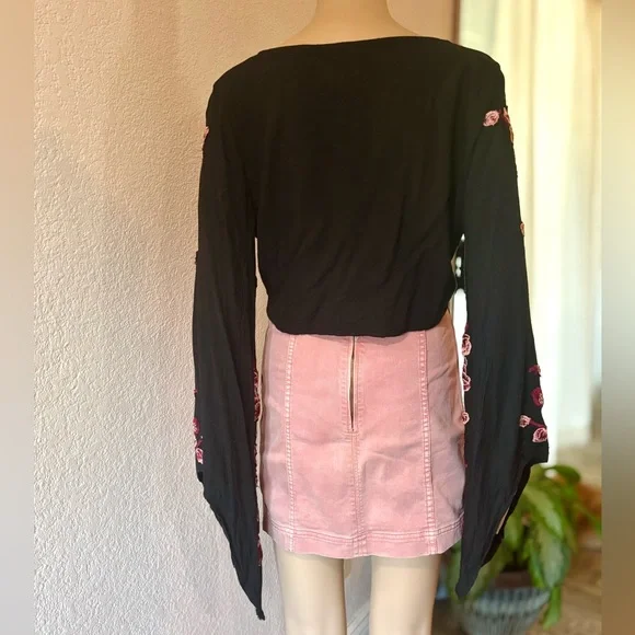 EMORY PARK Y2K Style Black & Pink Floral Embroidered Women's Tie-Waist Top - Picture 7 of 8